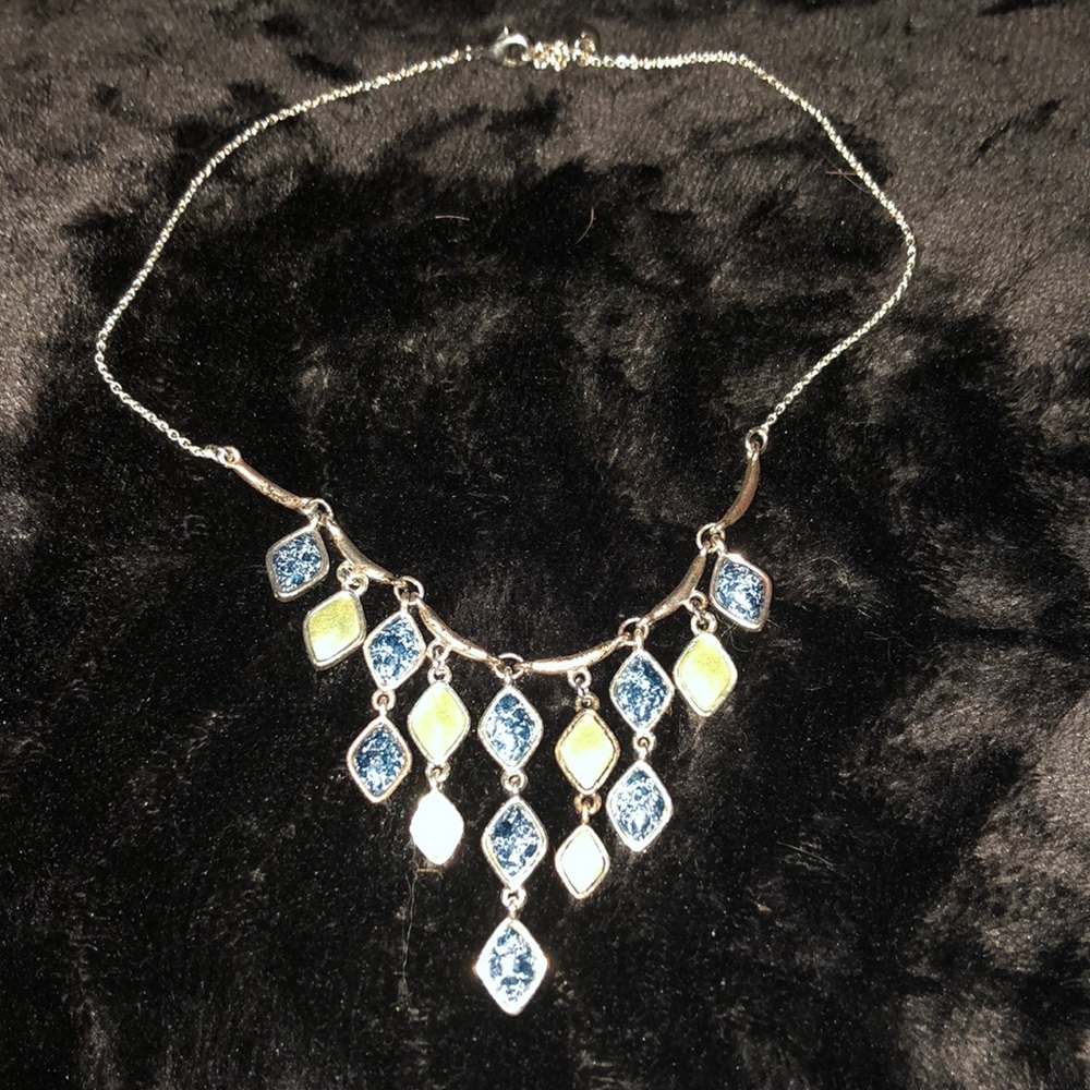 carolina Herrera necklace w/bundle Is free